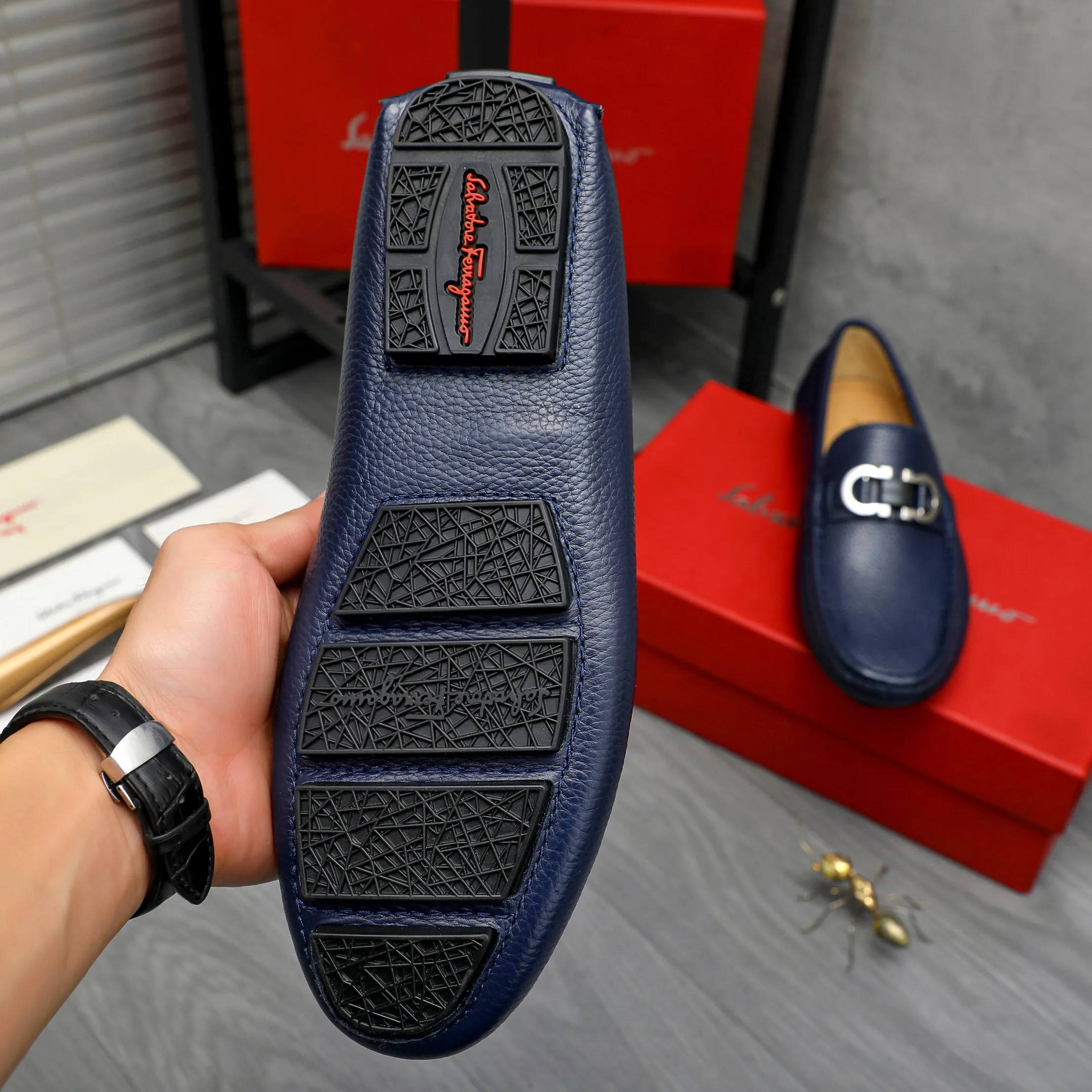 Men's shoes 💰p420 Product trademark: Ferragamo " Ferragamo ] Casual slip-on men's shoes Regular size: 38-44 Product materials: Selected pebbled cowhide upper, sheepskin lining, original rubber outsole